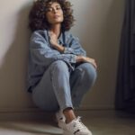 Juliana Paes Instagram - Conforto e estilo em todos meus passos com esse modelo da coleção primavera/verão 2024 da @dakotacalcados . 👟✨😍 #MinhaDakota #PrimaveraVerão2024dakota #Brilhandojuntas