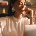 Juliana Paes Instagram - A expectativa é ter um dia produtivo, mas a realidade é que a gripe apareceu? Conte com @resfenoloficial, o Especialista contra os sintomas da gripe. #publi