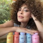 Juliana Paes Instagram - Vamos bater um papo? Qual foi a última vez que você reservou um tempo para cuidar de si mesmo? A correria do dia a dia não é fácil. A Liffe foi criada por isso, para facilitar a sua rotina de autocuidado. É uma seleção de 5 nutricosméticos, com fórmulas exclusivas, para cuidar da sua beleza e bem-estar. São soluções naturais, desenvolvidas por nutricionistas, para cabelos e unhas fortes, pele hidratada, proteção contra raios UV, alívio dos sintomas da TPM e ainda mais foco. Que tal começar hoje a sua rotina de autocuidado com a @liffe.nutricosmeticos? ✨ #Publi