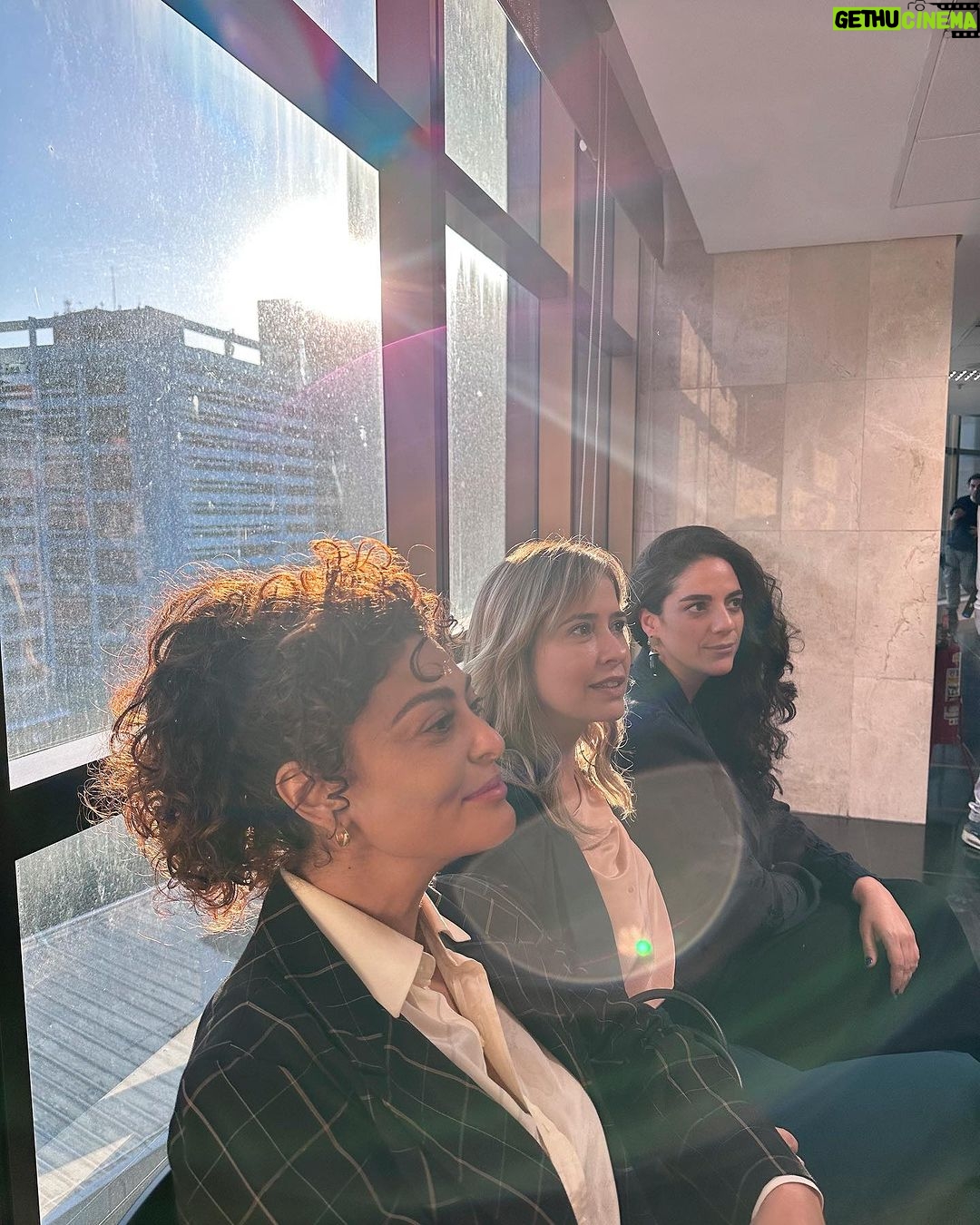 Juliana Paes Instagram - Tente fazer uma pose séria ao lado delas @palommaduarte @marthanowill e falhe miseravelmente! Ahahahaha ❤️ #PedaçoDeMim @netflixbrasil