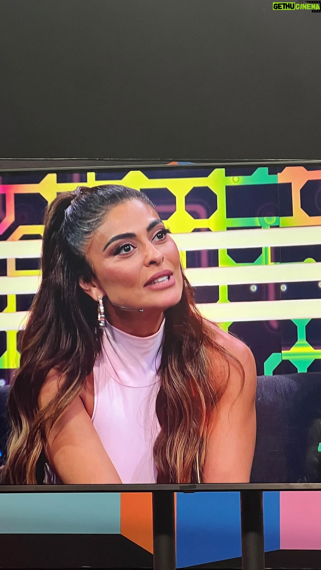 Juliana Paes Instagram - Eu amo todos vocês. Demais! Vocês são as pessoas mais importantes da minha vida. Obrigada por tudo. Que sorte a minha poder viver com vocês ❤️ Muito obrigada @ivetesangalo e toda a sua equipe da #PipocaDaIvete por esse momento tão lindo