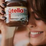 Juliana Paes Instagram - Gente, como não amar Nutella®️? Eu sou apaixonada! E agora @nutellabr está com uma campanha pra homenagear o nosso País que vai deixar todo mundo com água na boca: Nutella Ama Os Sabores do Brasil. A marca apresenta 11 novas e limitadas embalagens que homenageiam as regiões do nosso País tão rico em belezas e em receitas deliciosas para o café da manhã! Eu quero experimentar TODAS!! E aí, qual é a sua receita favorita com Nutella®️? Conta aqui nos comentários. #NutellaAmaOSaboresDoBrasil @nutellabr #publi