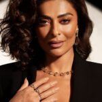 Juliana Paes Instagram - Joias para viverem fora da caixa 🖤 A Black Friday da @montecarlojoias já começou e essa é a hora perfeita para investir nas joias dos sonhos e brilhar por aí! São mais de 3 mil joias selecionadas com até 50% de desconto. Não dá pra perder uma chance dessa, não é? As minhas escolhidas foram da Coleção Vitória, em Ouro 18k com Prasiolita e Quartzo Murion, pedras preciosas que iluminam toda produção. E aí, gostaram? ✨ #MonteCarloJoias #blackfriday #Ouro18k #PedrasPreciosas #publi