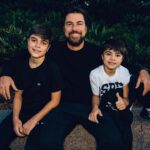Juliana Paes Instagram - Eu tive a maior sorte do mundo de ter os dois melhores pais que eu poderia pedir: o primeiro, Carlos Hernique Paes, meu pai! E o segundo, Dudu Baptista, meu marido, meu companheiro e pai dos nossos filhos! Esses dois homens são a base da minha família, da minha história, e sem eles nada disso aqui seria possível. Que sorte a minha! E que sorte a dos nossos meninos por terem esses dois homens incríveis em suas vidas!