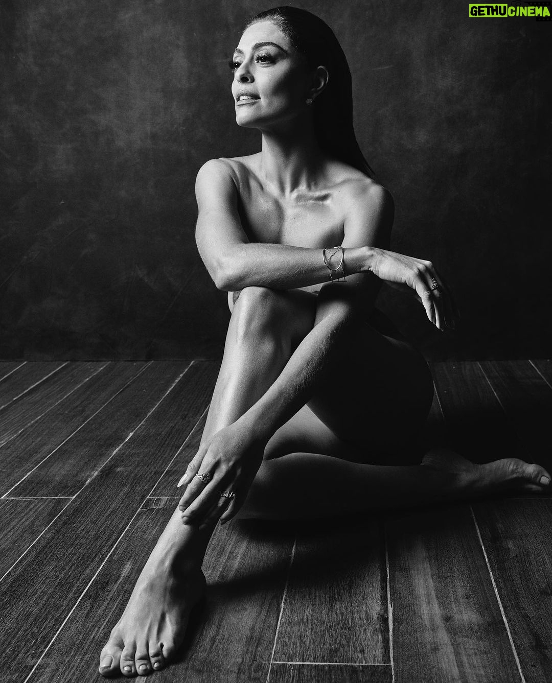 Juliana Paes - 196K Likes - #tbt desse ensaio que eu AMO 🔥📸
Ensaio para o @cadernoela com fotos do meu querido @danielmattar, edição de moda de @bebelmoraes e beleza de @vinikilesse!