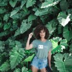 Juliana Paes Instagram - O que podemos fazer pelo planeta? O primeiro passo é ter consciência sobre nosso impacto ambiental. Nos últimos anos, a maior floresta tropical do mundo sofre com níveis alarmantes de desmatamento. Promover a conservação da biodiversidade é um compromisso de todos, e a @trusshair faz parte dessa ação. A marca destina parte da renda obtida com as vendas da linha Equilibrium ao @institutoipe . O IPÊ (Instituto de Pesquisas Ecológicas) vai implementar um projeto piloto de restauração ambiental no Baixo Rio Negro, Amazonas. Com o apoio do IPÊ e das comunidades locais, a Truss ajuda a semear mais vida na Amazônia, fortalecendo seus maiores guardiões: as pessoas que vivem na floresta. Você pode fazer parte desse movimento. Encontre os produtos da Linha Equilibrium no site da Truss e nos melhores salões do Brasil. Você vai ver como é possível gerar desenvolvimento sendo sustentável. Dê uma olhada nas redes da Truss durante esse mês pra conferir mais ações. Truss cuida de você e cuida da Amazônia. #TrussCuidandoDeVocêEDaAmazônia #amazonconservationeditiontruss #meioambientetruss #amazontruss | publicidade