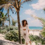 Juliana Paes Instagram - Quando vão inventar o teletransporte? #tbt pra contrastar com esse chuva que cai no Rio agora… #tulum
