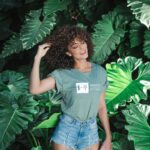 Juliana Paes Instagram - O que podemos fazer pelo planeta? O primeiro passo é ter consciência sobre nosso impacto ambiental. Nos últimos anos, a maior floresta tropical do mundo sofre com níveis alarmantes de desmatamento. Promover a conservação da biodiversidade é um compromisso de todos, e a @trusshair faz parte dessa ação. A marca destina parte da renda obtida com as vendas da linha Equilibrium ao @institutoipe . O IPÊ (Instituto de Pesquisas Ecológicas) vai implementar um projeto piloto de restauração ambiental no Baixo Rio Negro, Amazonas. Com o apoio do IPÊ e das comunidades locais, a Truss ajuda a semear mais vida na Amazônia, fortalecendo seus maiores guardiões: as pessoas que vivem na floresta. Você pode fazer parte desse movimento. Encontre os produtos da Linha Equilibrium no site da Truss e nos melhores salões do Brasil. Você vai ver como é possível gerar desenvolvimento sendo sustentável. Dê uma olhada nas redes da Truss durante esse mês pra conferir mais ações. Truss cuida de você e cuida da Amazônia. #TrussCuidandoDeVocêEDaAmazônia #amazonconservationeditiontruss #meioambientetruss #amazontruss | publicidade