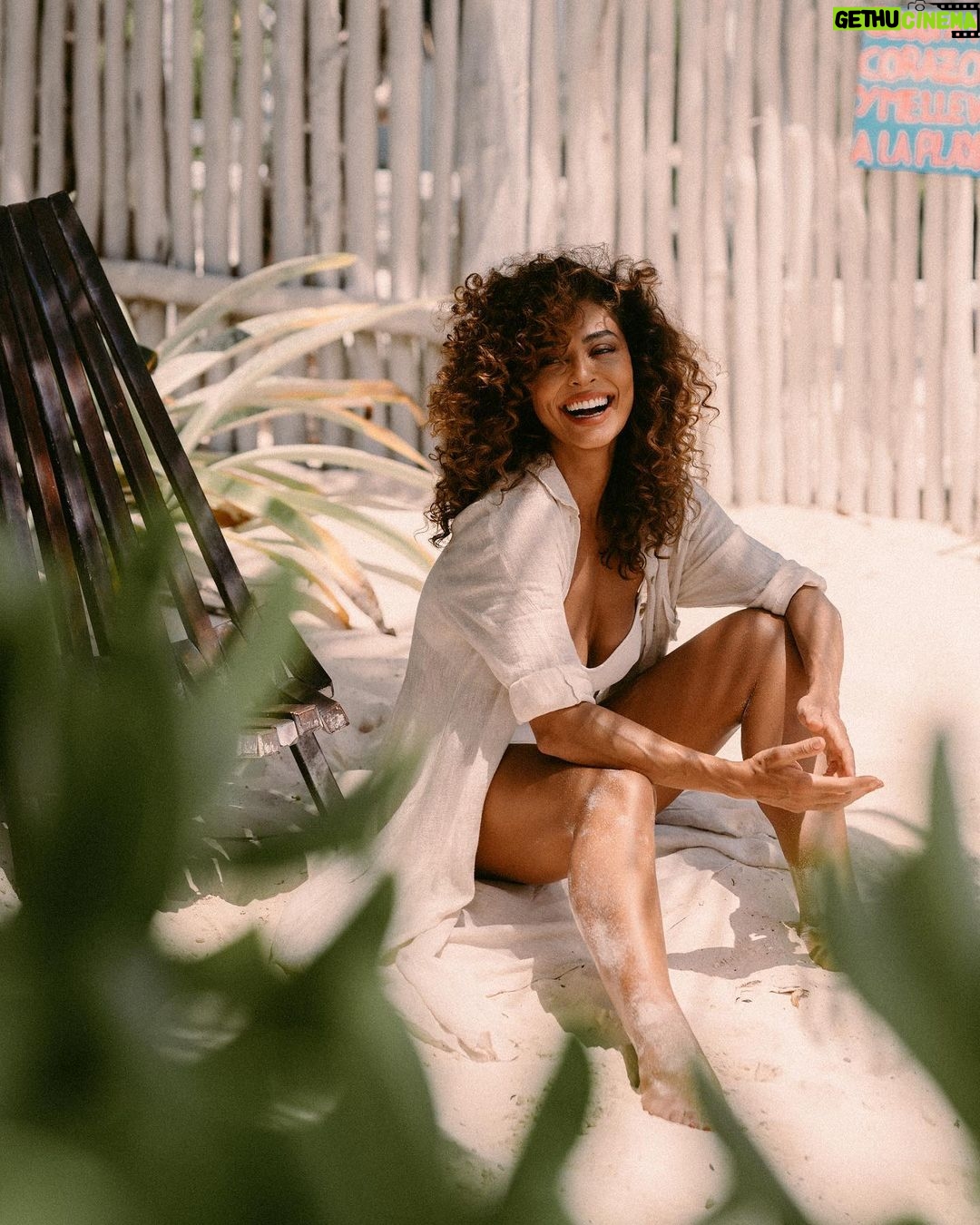 Juliana Paes Instagram - Quando vão inventar o teletransporte? #tbt pra contrastar com esse chuva que cai no Rio agora… #tulum