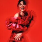 Juliana Paes Instagram - Direto das páginas do #Invogue, primeiro livro da @voguebrasil ! 📸✨ Fotos: @isarruda Styling: @jujubonjour Beleza: @manubarbara Arte: @kryamane Produção executiva: @carolishimaru e @deialansky Assistente de Produção executiva: @thaizeoliveira Produção de Moda: @gcevidanes Assistentes de foto: @felippescosta e @gutobrown Assistente de Beleza: @evellyncoutinhobeauty Assessoria: @melinatavarescomunicacao