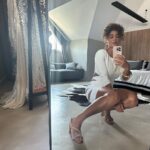 Juliana Paes Instagram - Beleza, conforto e estilo 😍 Essa sandália da @dakotacalcados dá todos os checks que meus looks de final de ano pedem 💖 #minhadakota #primaveraverão2024dakota #brilhandojuntas