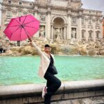 Juliana Paes Instagram - Garotas na Chuva ou em Roma!💗💜💗 Fontana Di Trevi