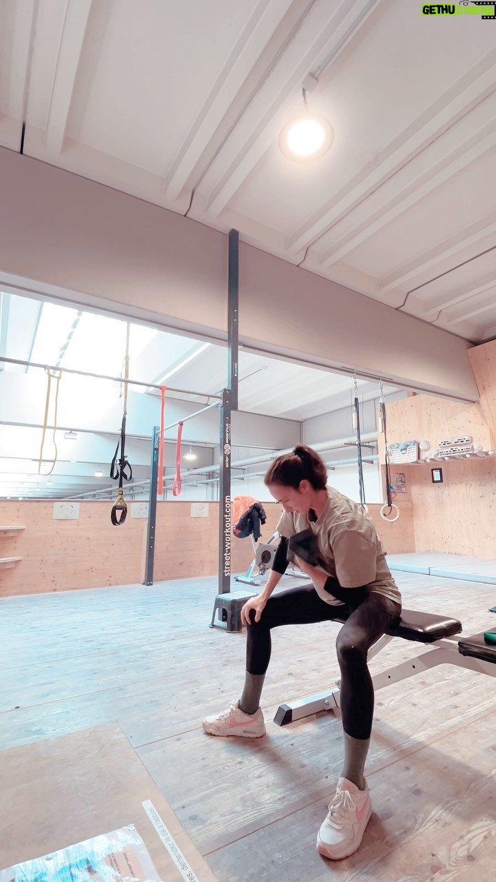 Juliane Wurm Instagram - Enjoyed today’s session! Very glad to keep moving on and off the wall at 33 weeks 😍 Grimper.ch