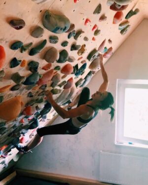 Juliane Wurm Instagram - Squeezed in a home session today and had so much fun on the wall 😍. Very excited for some more climbing soon!!
