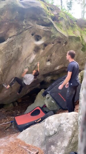 Juliane Wurm Instagram - Celebrating Annie Ernaux winning the Nobel Price with some climbs in the forest 🍂
@mammut_swiss1862 
@madrockclimbing