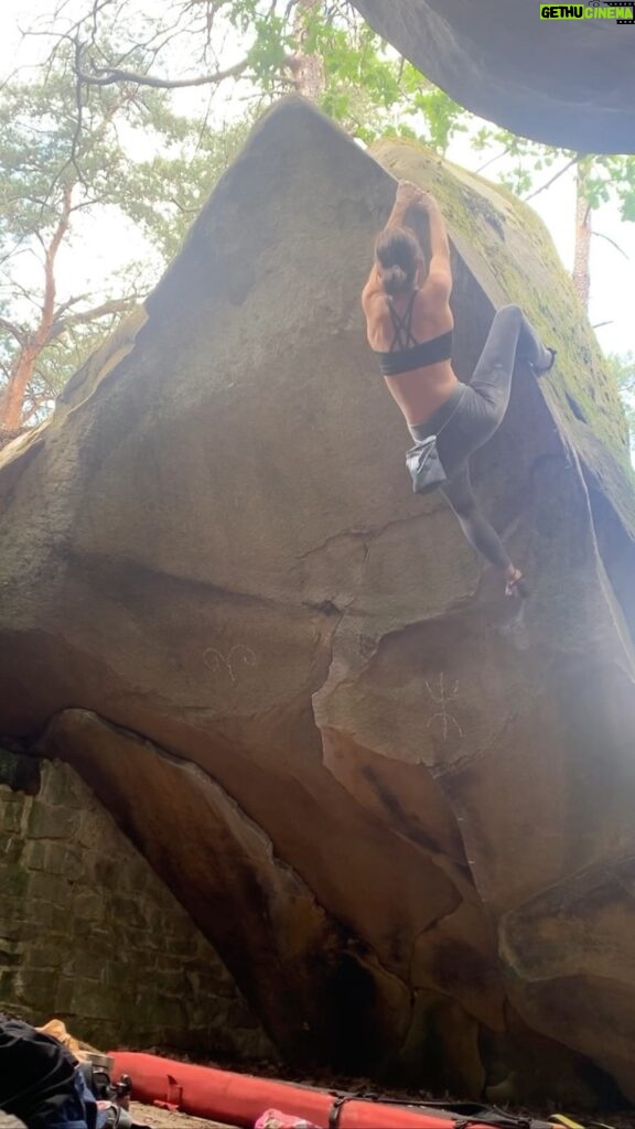 Juliane Wurm Instagram - Beautiful weekend in Fontainebleau with a mix between trying harder boulders, finding projects, doing a circuit, enjoying summery weather, baguette & cheese and most of all good company 😍. @mammut_swiss1862 @madrockclimbing