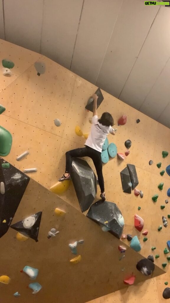 Juliane Wurm Instagram - Wall is steeper than it appears. Habt nen guten 1. Advent! @mammut_swiss1862 @madrockclimbing @skalo.climbing