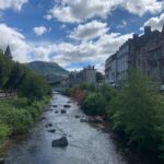 Juliane Wurm Instagram - Vacances d’été: - nach Paris gefahren und erstmal 100 Stunden Schlafdefizit nach @munich2022 aufgeholt und meinen pain au choc Konsum eingepegelt - in die Auvergne gefahren und in ausgesprochen kaltem Wasserfallwasser geplantscht - Kletterei in der Auvergne entdeckt und hoch erfreut über meine 8a-performance gewesen (damit mein halbes Jahresziel - eine 8a klettern und eine bouldern - zum wiederholten Male erfüllt - kennt jemand ‘nen dünnen 8a Boulder in Bleau, den ich im Herbst machen könnte? 😅) - mal wieder kein Kletterbild gemacht und mich (mal wieder) gefragt wie andere Leute das immer schaffen - truffade auvergnate gegessen und kurz geglaubt ich wollte nie wieder was anderes essen - mich innerlich mit @sannamarin solidarisiert - bisschen stolz gewesen dieses Jahr noch in kein Flugzeug gestiegen zu sein #zugstolz France