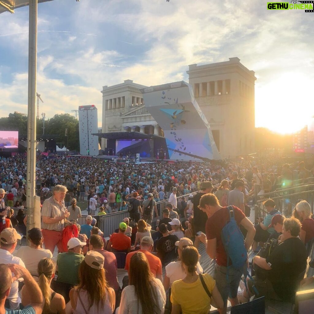 Juliane Wurm Instagram - What a comp, what a venue! Having a blast co-commentating with the fabulous @yousefsafri and @taufigk at Königsplatz, @munich2022! Restday today and then two more day with the future Olympic format Lead & Boulder and the newly crowned Vice European Champion @hannah_meul 👑! First pic by @djleoleo Munich, Germany