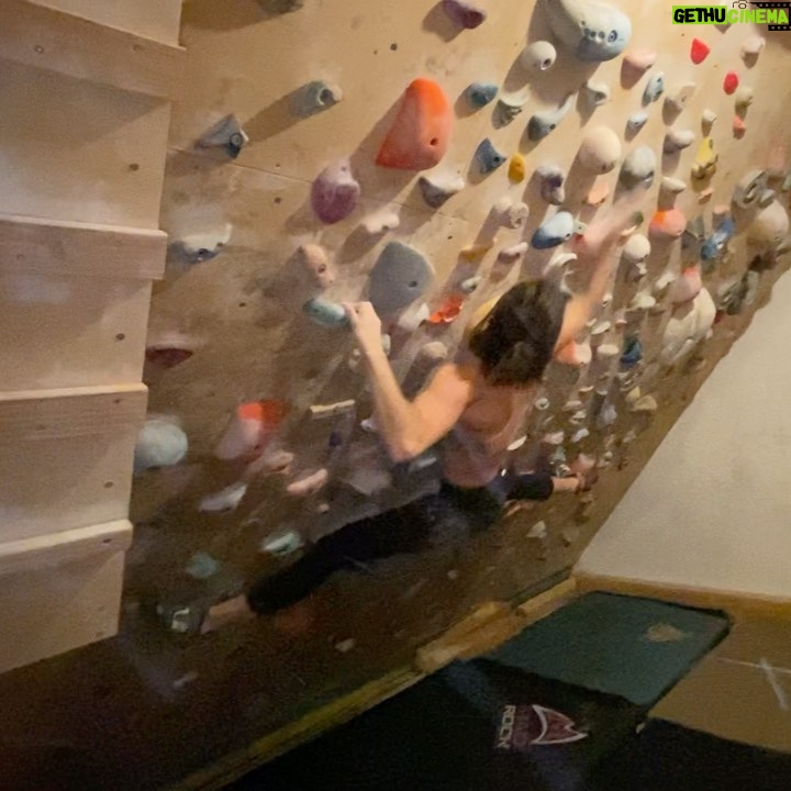 Juliane Wurm Instagram - Making up boulders on our home wall feels like a throwback to times when @_alexwurm and I were both (and sometimes only me) very psyched about getting stronger, training on this wall before and after school, after family dinners, before breakfast, in between things... listening to the partly wildly embarrassing music we were listening at the time and to radio tunes with bad reception. Making up projects that were never sent. . Very glad to have a couple more rad Christmas sessions here with the old vibes! . Merry Christmas to all of you who celebrate Christmas🎄 . @mammut_swiss1862 @madrockclimbing Dortmund