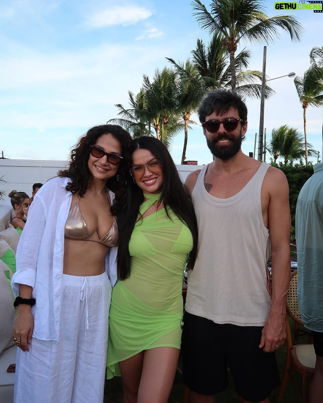 Juliette Instagram - Close, amizade, amor, felicidade, gratidão, loucura e muitaaaaaas risadas 💚