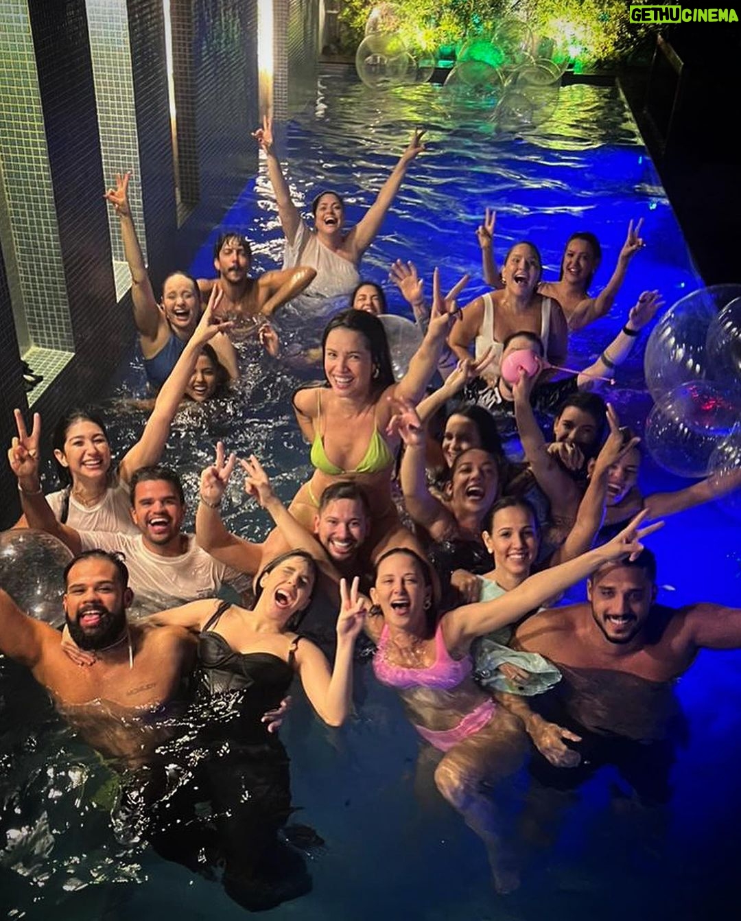 Juliette Instagram - Close, amizade, amor, felicidade, gratidão, loucura e muitaaaaaas risadas 💚