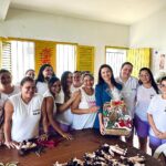 Juliette Instagram - Somos cactos, temos espinhos, mas também florescemos. Fui conhecer o @castelodebonecasjuliamaranhao pessoalmente e saí cheia de esperança e fé. ❤️