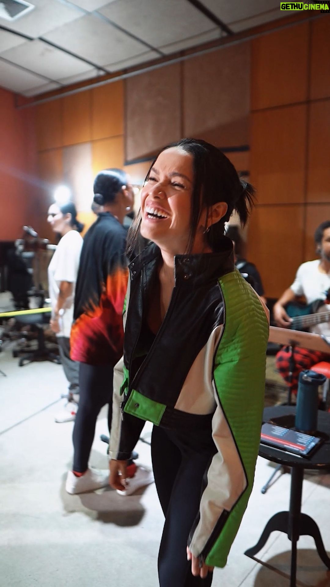 Juliette Instagram - Ensaio geral da minha nova turnê! Tá chegandooo! Dia 06/10 a gente se encontra, São Paulo!