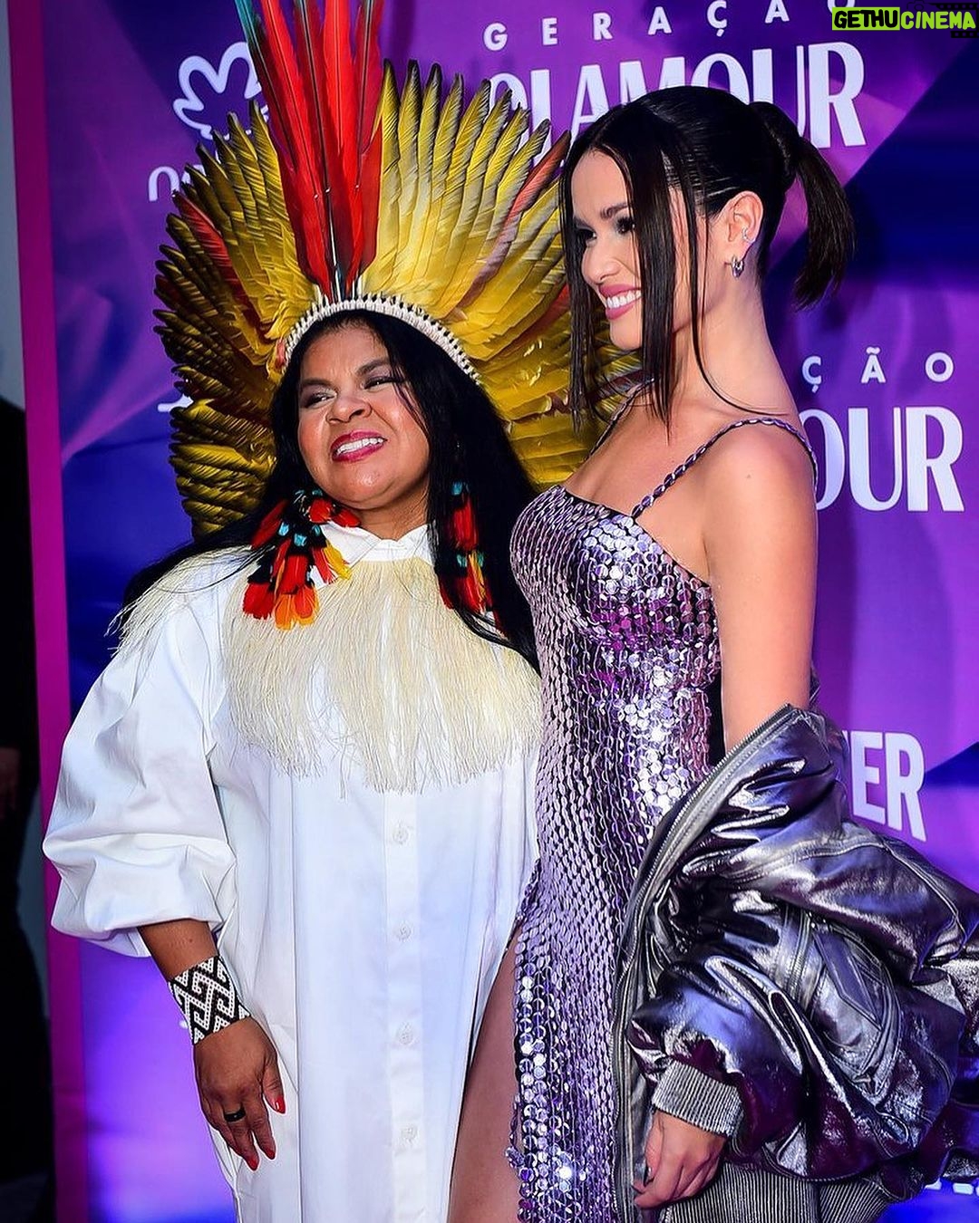 Juliette Instagram - Quando uma mulher brilha… todas nós somos iluminadas.