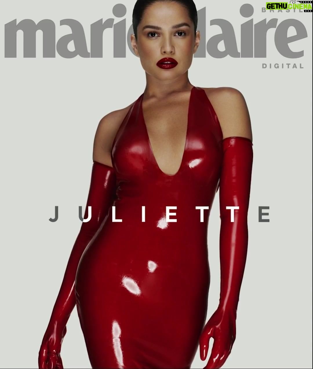 Juliette Instagram - Uma onda quente e envolvente está prestes a tomar conta destes tempos. É o vermelho, em sua calibragem mais vibrante, que chega poderoso nos nécessaires e guarda-roupas das próximas temporadas. O Fiery Red, segundo a Pantone, é uma nuance escaldante, perfeita para tirar a produção do sério. E é exatamente o tom cheio de calor e intensidade que colore a estrela da nossa capa digital de #MarieClaireSetembro – e musa deste ensaio de beleza –, a vibrante #JulietteFreire. Além de imagens deslumbrantes, na entrevista, #Juliette se abre sobre seu sucesso instantâneo e o que sente em cima dos palcos. "Recebo críticas, sim. Até ameaças. Minha estratégia é continuar sendo quem sou e o que me tornei", diz. O texto na íntegra está em #MarieClaireBrasil. Diretora de redação @mariaritaalonso Por @paoladeodoro Fotos @guipaganini Vídeo @isa_valentini Beleza @dindihojah com produtos @chanelbeauty Diretora moda @larissalucchese Direção criativa @joãobrito.co Motion @mayramartins1 Nail Artist @robertamunis Produtora executiva @vandecazimmermann Produção de moda @leilapigatto Tratamento de imagem @vwretouch Assistente de beleza @pirajica Assistentes de fotografia @vitorcohen, @fabriciopimentel Agradecimentos @tavola42 e @soubpmcom