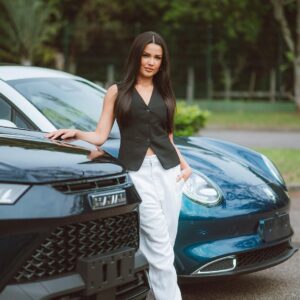 Juliette Instagram - Nasci numa família de mecânicos e sempre tive um olhar atento para esse universo de velocidade, inovação e automóveis. Virou uma paixão! 
Ouvi, algumas vezes, que o amanhã sempre vai chegar… e chegou!
A filha do mecânico, hoje, representa uma das maiores montadoras de automóveis do mundo e a mais nova autotech do Brasil. 

Hello, Tomorrow!

#GWMBrasil @gwmbrasil #publicidade

Ph: @_brunini