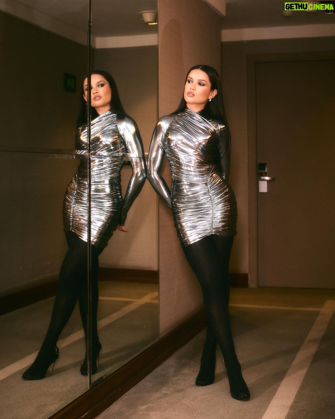 Juliette Instagram - Pronta! Hoje é dia de performance especial no #YoutubeBrandCast 🖤 @youtube @youtubemusic @youtubebrasil Foto @igoormelo Styling @leandroportos Look @ferragamo Beleza @leandrorodaluge São Paulo, Brazil
