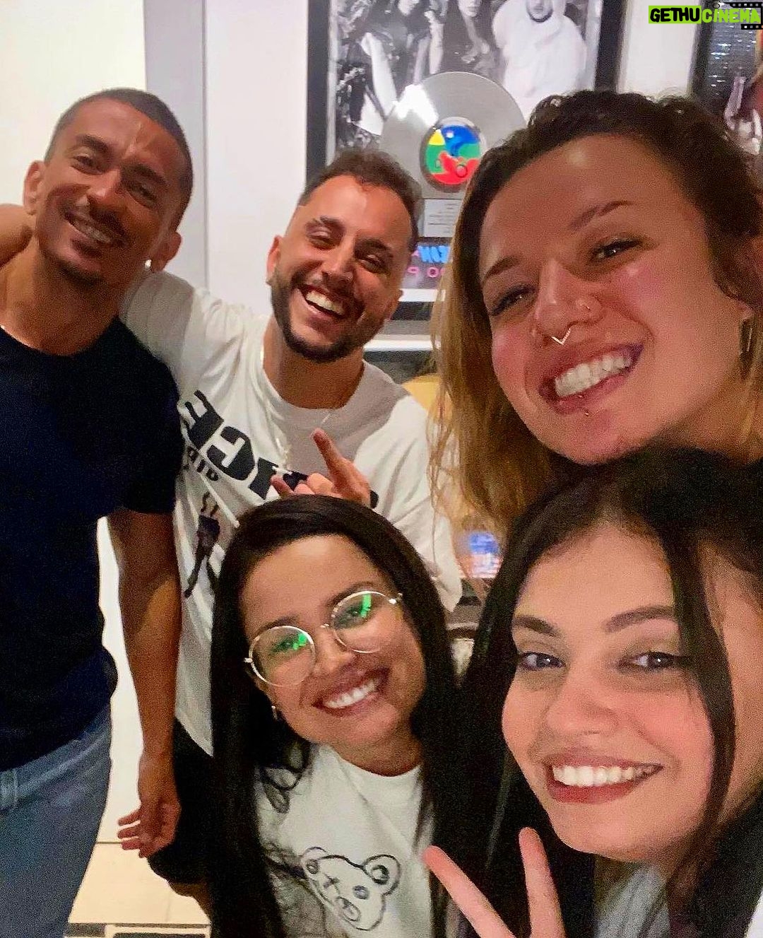 Juliette Instagram - É amanhã! É o meu primeiro álbum. Medo, euforia, ansiedade, prazer, alegria, dor… Transformamos tudo isso em música. Traduzimos o meu caos em letras e sons. CICLONE, pode chegar! Pra todos verem: esse post possui texto alternativo