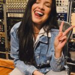 Juliette Instagram - É amanhã! É o meu primeiro álbum. Medo, euforia, ansiedade, prazer, alegria, dor… Transformamos tudo isso em música. Traduzimos o meu caos em letras e sons. CICLONE, pode chegar! Pra todos verem: esse post possui texto alternativo