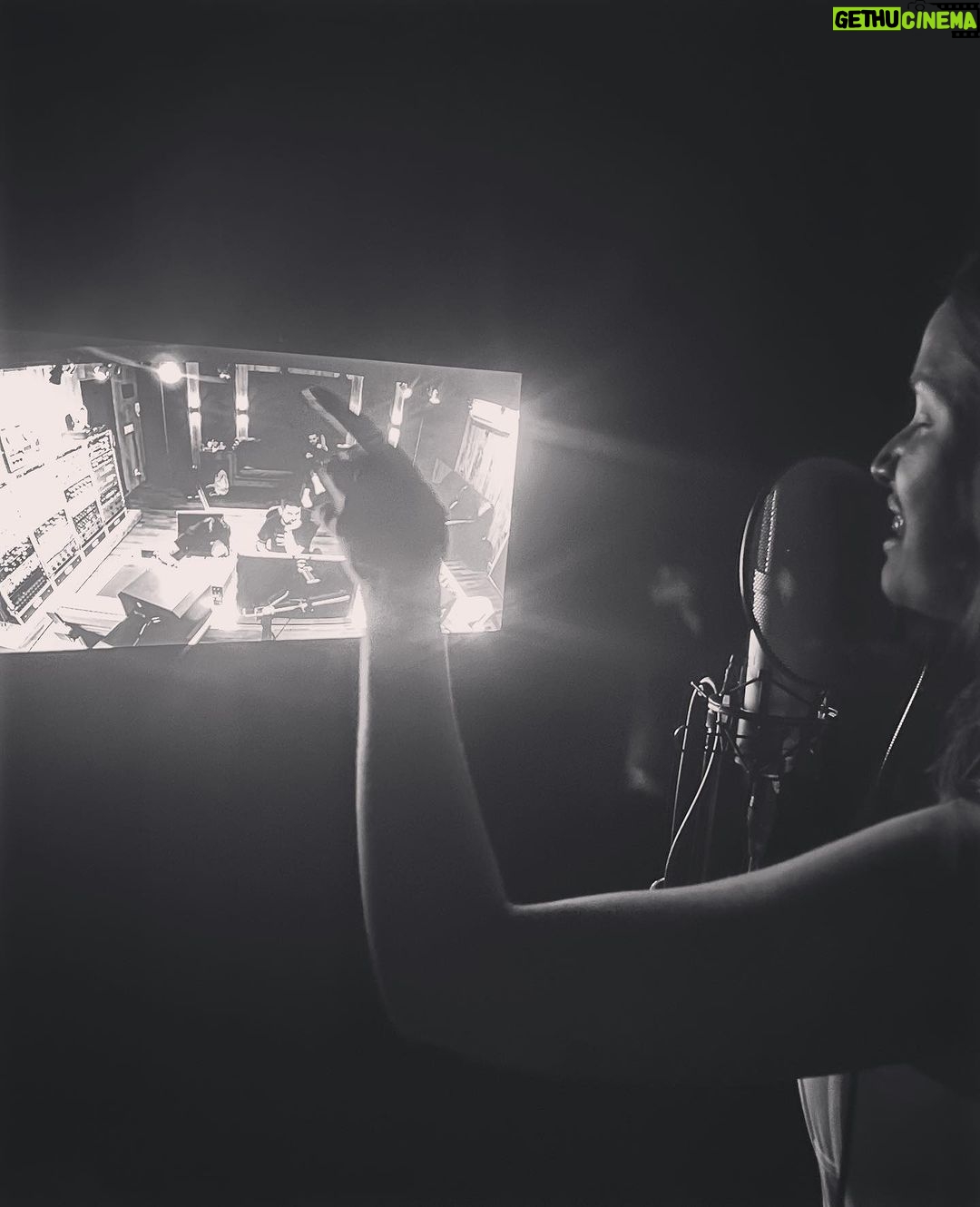 Juliette Instagram - É amanhã! É o meu primeiro álbum. Medo, euforia, ansiedade, prazer, alegria, dor… Transformamos tudo isso em música. Traduzimos o meu caos em letras e sons. CICLONE, pode chegar! Pra todos verem: esse post possui texto alternativo