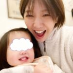 Jun Sena Instagram - ⁡ ⁡ ヤバいです。 楽しいです。 全身筋肉痛です。 ヤバいです。 色々ヤバいです。 ⁡ 何が言いたいかというと…… ⁡ 斬新な、皆様の想像力を掻き立てる魅力的な舞台になる予感満載の作品になりそう……いや、そんな作品にするぞ！！って事です。 ⁡ カンパニーの雰囲気も良く、まだ10日しか一緒にいないのにとても居心地がいい。 ⁡ ⁡ とりあえず一歳児の若さ吸い取ってパワーチャージ笑。 明日も頑張る！！ ⁡ ⁡ #モンスターコールズ #カンパニー #全員出ずっぱり #49歳 #頑張ります 笑