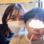 Jun Sena Instagram - ⁡ ⁡ 昨日は息子の運動会、今年は参加できました！！ ⁡ うん、頑張った！！ ⁡ お家で…… 楽しそうに踊ってくれたソーラン節。 旗を振る役目になった事を話してくれた時の誇らしげな顔。 リレーのバトンの受け渡しの仕方を一生懸命説明してくれた時のドヤ顔。 パパと跳び箱を練習して上手く跳べるようになった時の嬉しさ爆発のキラキラ笑顔。 ⁡ 本番、出来た事も出来なかった事もあったけど、お家での頑張りを知ってる父と母はそれだけで充分なのです。 これからも息子のとびきりの笑顔を引き出せるよう、私も笑顔で頑張りたいと思います。 ⁡ そして息子を支えて下さった先生方に感謝の気持ちで一杯です。 本当にありがとうございました！！ ⁡ 園での最後の運動会、打ち上げは盛大に…… ⁡ びっくりドンキーにて笑。 ⁡ ⁡ #6歳児 #運動会 #がんばったよ ‼︎ #支えて下さった #先生方に感謝です