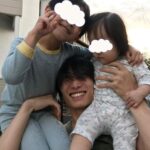 Jun Sena Instagram - ⁡ ⁡ 久しぶりの家族団欒の日々。 写真は早めの入浴後に、パジャマでお散歩した日。 やはり家族は私にとってパワーの源です！ ⁡ 先日は娘が熱を出し、病院に行ったりでバタバタでしたが、検査の結果ただの風邪で一安心。 (父母、まんまと風邪いただきましたが３人共なんとか元気) 息子はお土産のLEGOで遊び、ご機嫌さん。 そして相変わらずの妹溺愛。 主人は振付助手として携わらせていただきました「天翔ける風に」東京公演が無事千穐楽を迎え、ひと段落。 ⁡ 今日の夕飯は急に寒くなったので鍋パーティーでした。 息子はメニューが何であっても「パーティー」って付けておけばテンションアゲアゲのパリピです……例えメニューが煮物でも笑。 ⁡ 明日は何パーティーにしましょうかね笑。 ⁡ ⁡ #家族団欒 #家族散歩 #パワーの源 #パーリーピーポー な #6歳児 #いいねいいねぇ 笑