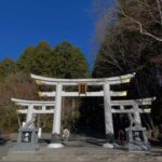 Jun Sena Instagram - ⁡ ⁡ 雲ひとつない晴天の下、出会ってからかれこれ25年になる友人と三峯神社へ行って参りました。 ⁡ 「MAHOROBA」という作品でヤマトタケルを演じた時から、行きたかったのになかなか行けなかった場所。 やっと参拝する事ができました。 ⁡ 一緒に参拝した友人は、私にとってMAHOROBAでいうところのサルメとサダルのような存在です。 いつもここぞという時に手を差し伸べ、支えてくれる、頼りになる友です。 久しぶりにゆっくり語り合い、綺麗な空気を吸い、坂道や階段に少々息切れする己れらに年輪を感じる笑、いい時間でございました。 ⁡ 今、この時、この方と共に参拝する事に意味があるんだろうな……きっと。 ⁡ ⁡ #三峯神社 #伊弉諾尊 #伊弉册尊 #日本武尊 #ヤマトタケル #友よ #いつもありがとう
