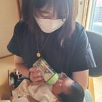 Jun Sena Instagram - ⁡ ⁡ 生後５日目だった娘を、NPO法人ストークサポートさんの細やかなサポートに支えて頂き迎えに行った昨年の夏。 主人と息子、お義父さんお義母さん、そしてみほこが一緒に来てくれました。 ⁡ 息子は妹を迎えに行く嬉しさと、おじいちゃんおばあちゃんに会える嬉しさと、大好きなみほこちゃんも一緒という嬉しさで大興奮でした。 ⁡ 私個人としては、お義母さんがいて下さる安心感とみほこがいてくれる頼もしさの中、幸せなお迎えとなりました。 そして事情を理解して温かくご協力下さった、宿泊先のホテルスタッフの方にも感謝です。 ⁡ いつか娘が理解出来る日が来た時には、たくさんの愛が溢れた環境の中で家族になれた事を伝えてあげたいなと思います。 ⁡ ⁡ #特別養子縁組 #NPO法人ストークサポート #家族になった夏 #愛溢れる環境 #皆様に感謝