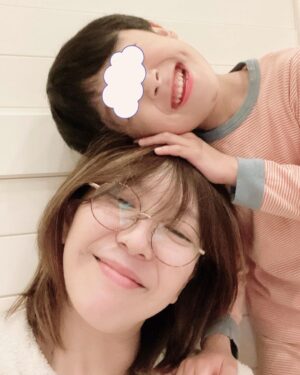 Jun Sena Instagram - ⁡
⁡
皆様、たくさんのあたたかい応援メッセージをありがとうございました。
励みになります。
⁡
いつまでも落ち込んでいても仕方がないので、この安静の日々を、出来るだけ楽しんで過ごしたいと思います。
⁡
笑い大切。
⁡
という事で、昨日からHuluでアニメ「ベルサイユのばら」を見始めました笑。
アニメ、初めて見ました。
前半、オスカルが自分の事を「俺」と言っている事とあまりの展開の速さに驚きつつ、アンドレに癒されております。
40話もあるので当分楽しめそうです。
⁡
また日々のくだらない事綴りますが、お付き合いくださいませ。
⁡
⁡
#メッセージ
#ありがとうございました
#どんな時も
#笑い大切 …と
#言い聞かせてみる