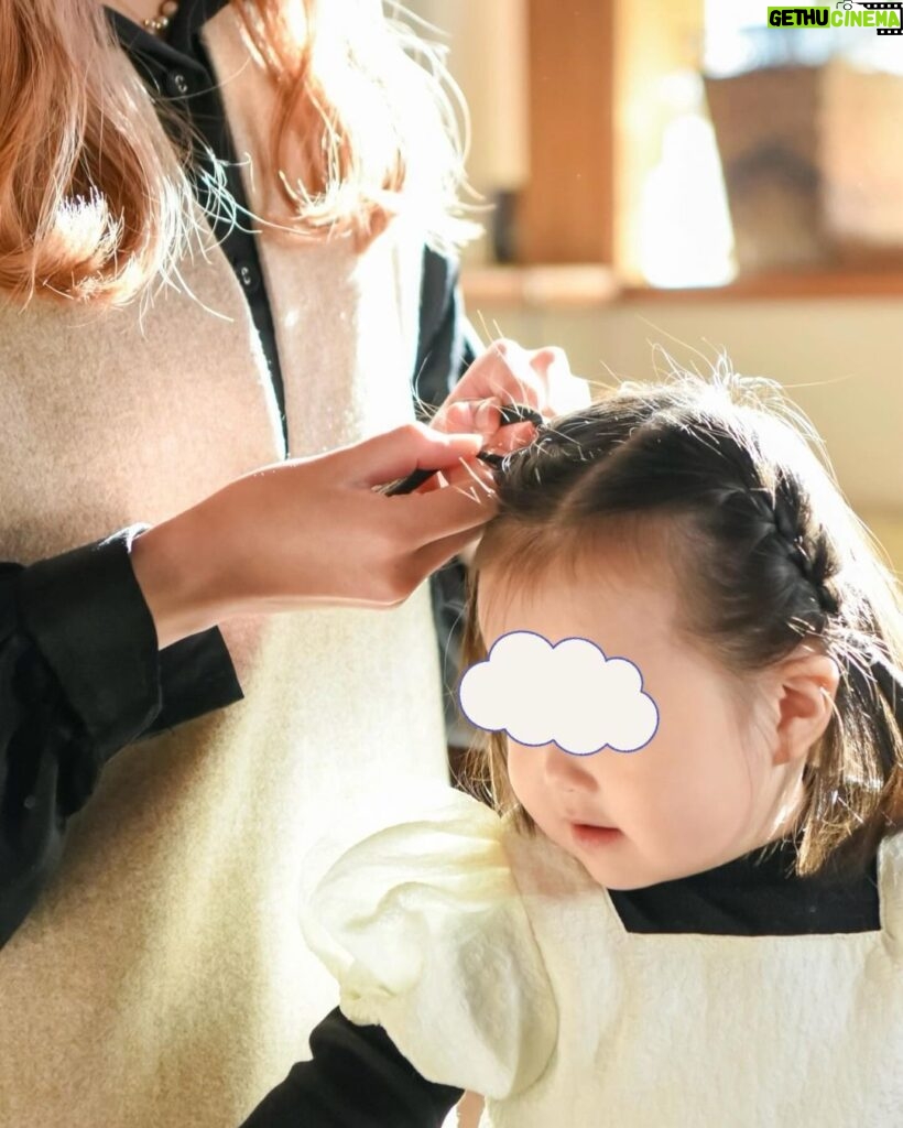Jun Sena Instagram - ⁡ ⁡ 「モンスター・コールズ」お稽古始まっております！ 稽古モード全開になってしまい、お正月の記憶が無くなる前にお正月のお子達の様子を笑。 ⁡ 大好きなねね(姪っ子)に髪の毛綺麗にしてもらってご機嫌な娘。 パパとサッカー三昧でアクティブがすぎる息子。 ⁡ ほのぼの。 ⁡ Photo by @kousukedoi_photography ⁡ ⁡ #家族で過ごす #お正月 #ほのぼの #モンスターコールズ #刺激的な稽古 ‼︎ ⁡