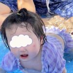 Jun Sena Instagram - ⁡ ⁡ 娘、お家プールデビュー。 ⁡ 息子の時もですが、生後１ヶ月からシャンプーの時にシャワーを頭の上から豪快にぶっ掛けているので(桐生園加さま直伝…笑)水をまったく怖がりません。 ⁡ そして今年も西○屋さまの、お財布に優しいプール。 お世話になります……ありがたや。 ⁡ ⁡ #お家プール #非おしゃれプール #あ #○松屋さまの #悪口じゃないよ 笑 #母は日陰で優雅に見学