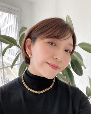 Jun Sena Instagram - ⁡
⁡
今日はお稽古休み。
ですが朝から別件の取材＆撮影でした。
詳細はまた改めてお知らせします。
⁡
今日は私服での撮影だったので、彩乃先輩から年末に頂いた誕生日プレゼントのピアスを付けてみました。
私好みのピアス、ありがとうございます！
⁡
やっと頂いたところで大変恐縮ではございますが、２ヶ月半後には今年の誕生日が来てしまうんですねー。
⁡
私の誕生日は毎年「１２月」という認識でよろしいのでしょうか？
⁡
ファイナルアンサー？
⁡
⁡
#彩乃かなみ さんからの
#誕生日プレゼント
#私が生まれたのは
#4月1日
#でも先輩がプレゼントくれた日が
#私の誕生日
#先輩次第で
#毎年誕生日変更 
#平和な変更 笑