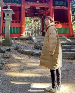 Jun Sena Instagram - ⁡
⁡
雲ひとつない晴天の下、出会ってからかれこれ25年になる友人と三峯神社へ行って参りました。
⁡
「MAHOROBA」という作品でヤマトタケルを演じた時から、行きたかったのになかなか行けなかった場所。
やっと参拝する事ができました。
⁡
一緒に参拝した友人は、私にとってMAHOROBAでいうところのサルメとサダルのような存在です。
いつもここぞという時に手を差し伸べ、支えてくれる、頼りになる友です。
久しぶりにゆっくり語り合い、綺麗な空気を吸い、坂道や階段に少々息切れする己れらに年輪を感じる笑、いい時間でございました。
⁡
今、この時、この方と共に参拝する事に意味があるんだろうな……きっと。
⁡
⁡
#三峯神社
#伊弉諾尊
#伊弉册尊
#日本武尊
#ヤマトタケル
#友よ
#いつもありがとう