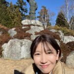 Jun Sena Instagram – ⁡
⁡
雲ひとつない晴天の下、出会ってからかれこれ25年になる友人と三峯神社へ行って参りました。
⁡
「MAHOROBA」という作品でヤマトタケルを演じた時から、行きたかったのになかなか行けなかった場所。
やっと参拝する事ができました。
⁡
一緒に参拝した友人は、私にとってMAHOROBAでいうところのサルメとサダルのような存在です。
いつもここぞという時に手を差し伸べ、支えてくれる、頼りになる友です。
久しぶりにゆっくり語り合い、綺麗な空気を吸い、坂道や階段に少々息切れする己れらに年輪を感じる笑、いい時間でございました。
⁡
今、この時、この方と共に参拝する事に意味があるんだろうな……きっと。
⁡
⁡
#三峯神社
#伊弉諾尊
#伊弉册尊
#日本武尊
#ヤマトタケル
#友よ
#いつもありがとう
