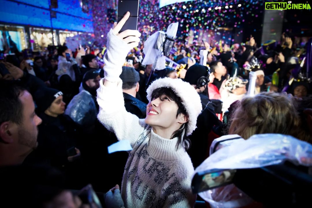 Jung Ho-seok Instagram - 2023 NEW YEAR'S ROCKIN' EVE 🥳