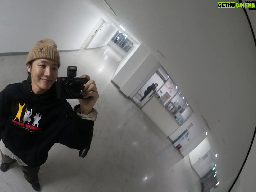 Jung Ho-seok Instagram - CRUSH HOUR !!!!! 🎅🎄🎉