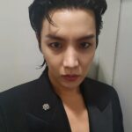 Jung Ho-seok Instagram - 재밌게 잘 다녀왔습니다!!!! 여러분들에게 보여드리고 싶었던 무대 다운 무대이다 보니 여러 가지로 준비를 많이 했었는데 !!! 열심히는 했지만 개인적으로 아쉬움이 남는 무대였습니다..! 그래도 올해가 가기 전 JITB 앨범이 어떤 색을 가지고 있는지에 대한 부분에 다시 한번 인식시켜드리고, 보여드릴 수 있어서 그것만으로도 뿌듯하고 의미가 있네요!!! 오랜만에 또 일본에 가서 많은 팬 여러분들과 소통도 할 수 있어서 너무 좋았구요 !!!! 좋은 분들과 이야기도 하고!! 이래저래 개인적으로 좀 리프레쉬를 하고 온 거 같아서 뜻깊은 시간이었습니다!!! 2022년이 끝나가는 연말, 여러분들에게 선물이 되어드릴 마음으로 저도 잘 마무리를 해 나아가보겠습니다 날이 많이 추워졌는데 감기 조심하시고, 건강 잘 챙기셔요!!! Love U ❤️ すごく楽しかったです!!!! みなさんに見せたかったステージらしいステージだったので、いろいろ精いっぱい準備してきましたけど。。。 一生懸命頑張りましたが、個人的にはちょっと残念な気持ちが残った気がします。。。! でも、今年が終わる前に、僕のアルバム『Jack In The Box』がどんな色を持ったものなのかを改めてお見せすることができたので、それだけでも胸いっぱいで、とっても意味があったと思います!!! そして、久しぶりに日本にも行って、多くのファンのみなさんと会えることができて、すごく嬉しかったし!!!! いい人々ともお話できたし!! 僕にとってはちょっとリフレッシュもできた気がして、意味深い時間だったと思います!!! 2022年の終わりを迎え、みなさんにプレゼントになりたいとの気持ちを持ちまして、僕もこの一年をうまく締めくくるように頑張っていこうと思います 寒くなりましたが、風に気を付けながら元気に過ごしてくださいね～Love U ❤ I’m back after a great trip!!!! It was the kind of full-on stage performance I’d wanted to show you all so I prepared a lot for it !!! I worked hard on it but personally I feel I could’ve done more..! But still, it was a chance to bring to your attention one more time and show you the real color of JITB, and I’m proud and grateful for that! It was also really great to go to Japan after a long time away and connect with so many fans !!!! Getting to talk to some really great people! All in all I feel like I’m back refreshed so it was a really meaningful trip for me!!! 2022 is drawing to a close, and I’ll keep thinking of being a gift to all of you as I do my best too to wrap up this year. It’s gotten really chilly so careful not to catch a cold, and stay healthy!!! Love U ❤