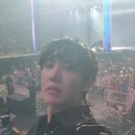 Jung Ho-seok Instagram - 재밌게 잘 다녀왔습니다!!!! 여러분들에게 보여드리고 싶었던 무대 다운 무대이다 보니 여러 가지로 준비를 많이 했었는데 !!! 열심히는 했지만 개인적으로 아쉬움이 남는 무대였습니다..! 그래도 올해가 가기 전 JITB 앨범이 어떤 색을 가지고 있는지에 대한 부분에 다시 한번 인식시켜드리고, 보여드릴 수 있어서 그것만으로도 뿌듯하고 의미가 있네요!!! 오랜만에 또 일본에 가서 많은 팬 여러분들과 소통도 할 수 있어서 너무 좋았구요 !!!! 좋은 분들과 이야기도 하고!! 이래저래 개인적으로 좀 리프레쉬를 하고 온 거 같아서 뜻깊은 시간이었습니다!!! 2022년이 끝나가는 연말, 여러분들에게 선물이 되어드릴 마음으로 저도 잘 마무리를 해 나아가보겠습니다 날이 많이 추워졌는데 감기 조심하시고, 건강 잘 챙기셔요!!! Love U ❤️ すごく楽しかったです!!!! みなさんに見せたかったステージらしいステージだったので、いろいろ精いっぱい準備してきましたけど。。。 一生懸命頑張りましたが、個人的にはちょっと残念な気持ちが残った気がします。。。! でも、今年が終わる前に、僕のアルバム『Jack In The Box』がどんな色を持ったものなのかを改めてお見せすることができたので、それだけでも胸いっぱいで、とっても意味があったと思います!!! そして、久しぶりに日本にも行って、多くのファンのみなさんと会えることができて、すごく嬉しかったし!!!! いい人々ともお話できたし!! 僕にとってはちょっとリフレッシュもできた気がして、意味深い時間だったと思います!!! 2022年の終わりを迎え、みなさんにプレゼントになりたいとの気持ちを持ちまして、僕もこの一年をうまく締めくくるように頑張っていこうと思います 寒くなりましたが、風に気を付けながら元気に過ごしてくださいね～Love U ❤ I’m back after a great trip!!!! It was the kind of full-on stage performance I’d wanted to show you all so I prepared a lot for it !!! I worked hard on it but personally I feel I could’ve done more..! But still, it was a chance to bring to your attention one more time and show you the real color of JITB, and I’m proud and grateful for that! It was also really great to go to Japan after a long time away and connect with so many fans !!!! Getting to talk to some really great people! All in all I feel like I’m back refreshed so it was a really meaningful trip for me!!! 2022 is drawing to a close, and I’ll keep thinking of being a gift to all of you as I do my best too to wrap up this year. It’s gotten really chilly so careful not to catch a cold, and stay healthy!!! Love U ❤